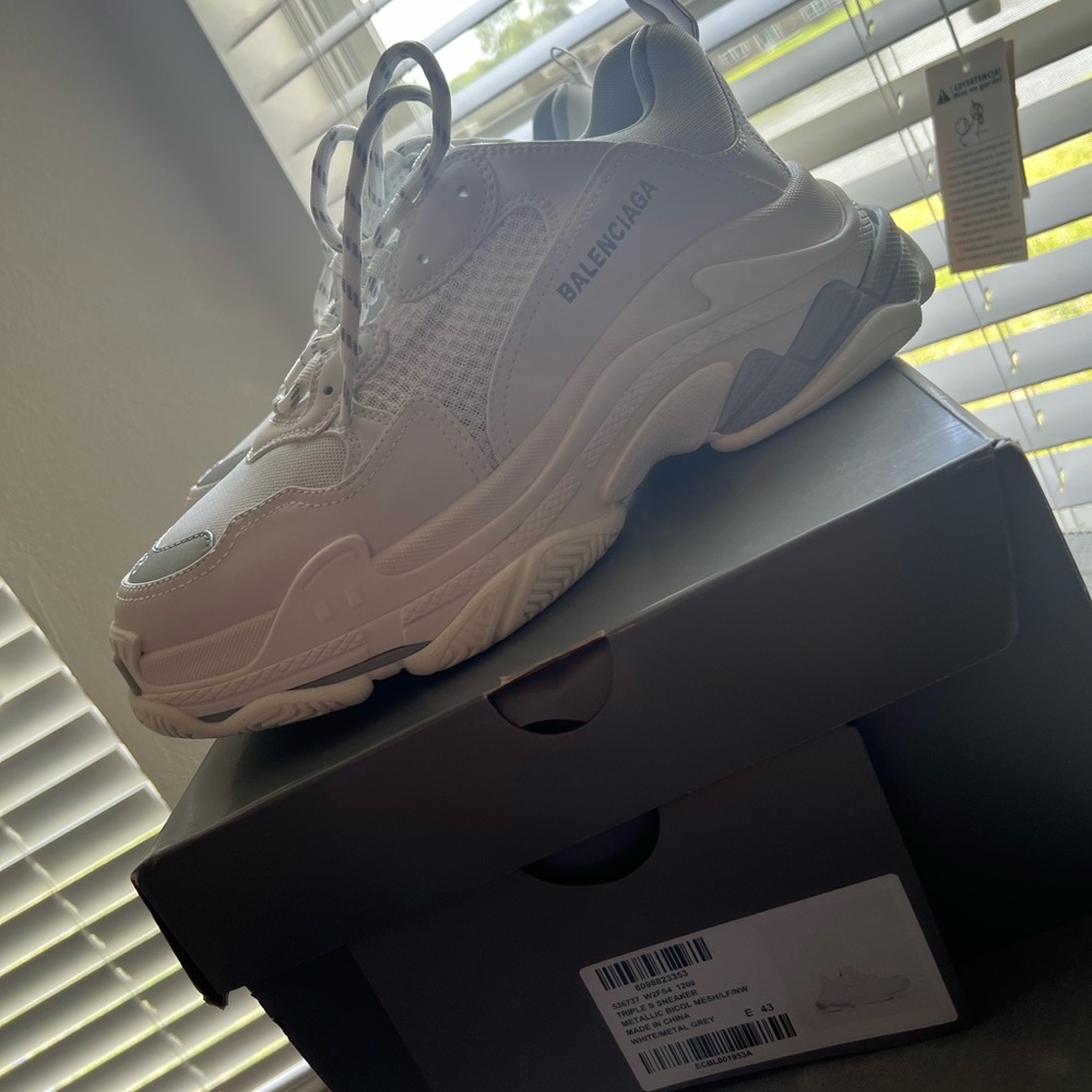 Authentic Balenciaga Sneakers , Size 10 men’s , Only worn once .